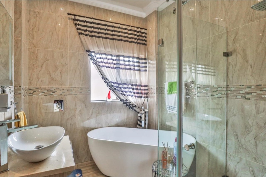 6 Bedroom Property for Sale in Birdwood Estate North West